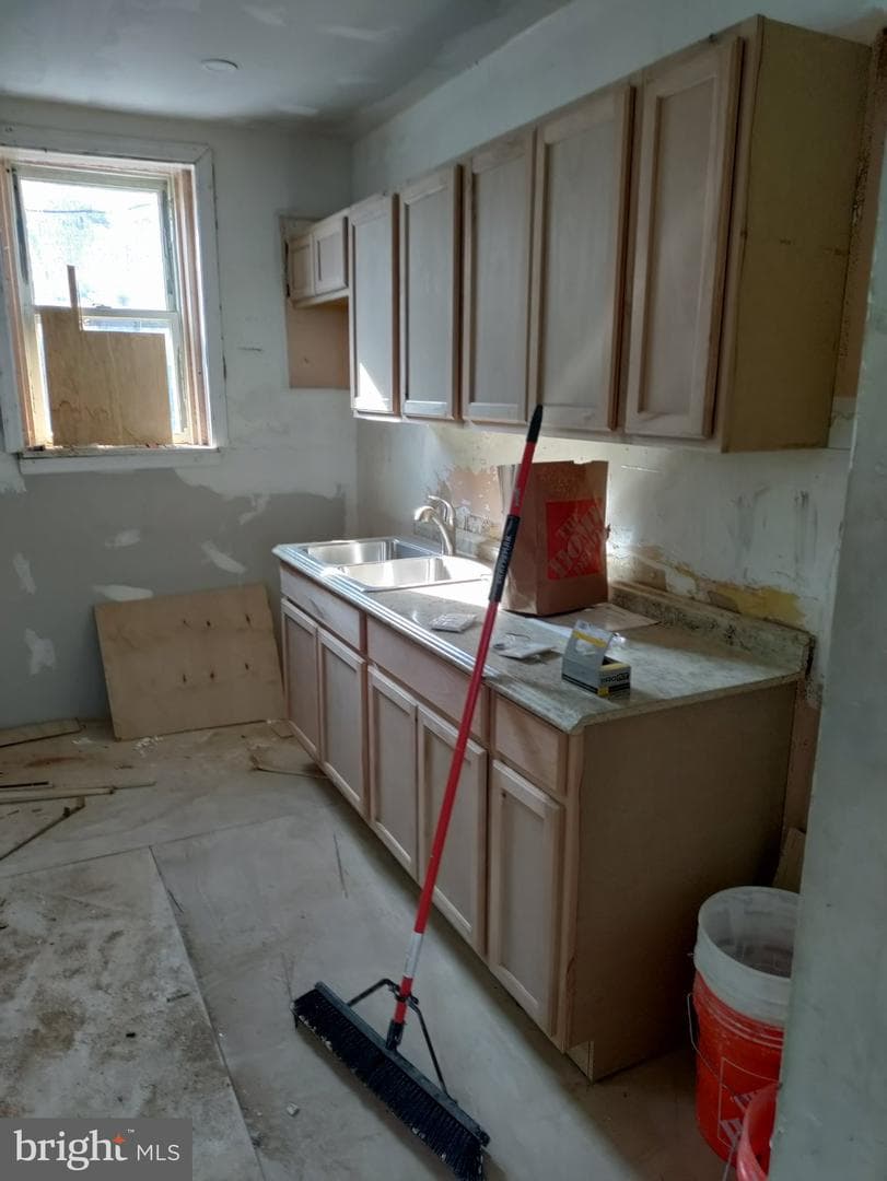242 E Mayfield Street photo 8