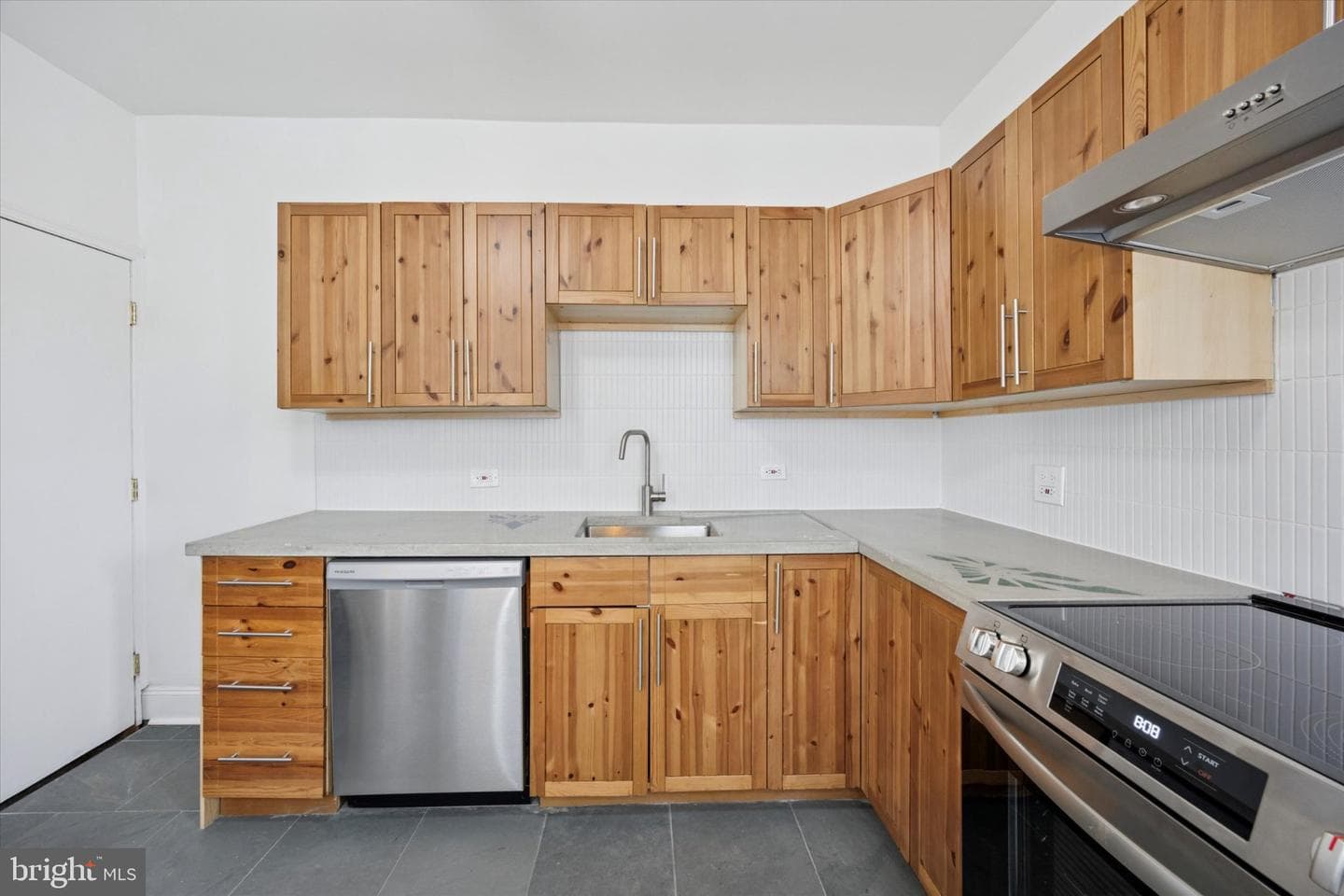 1844 E Clementine Street photo 10