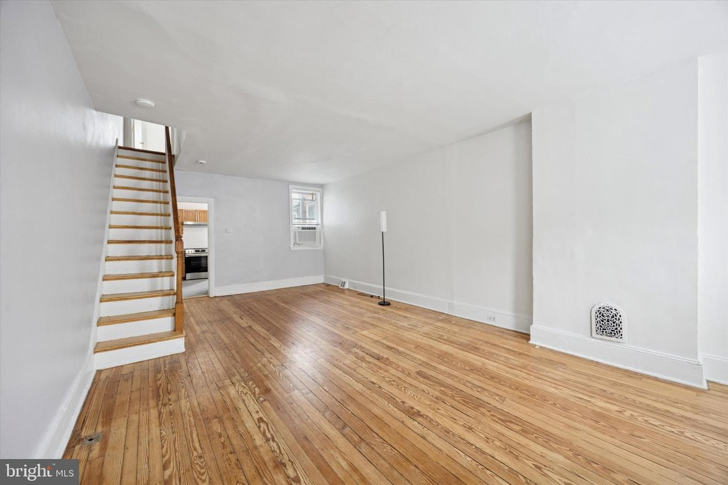 1844 E Clementine Street photo 5