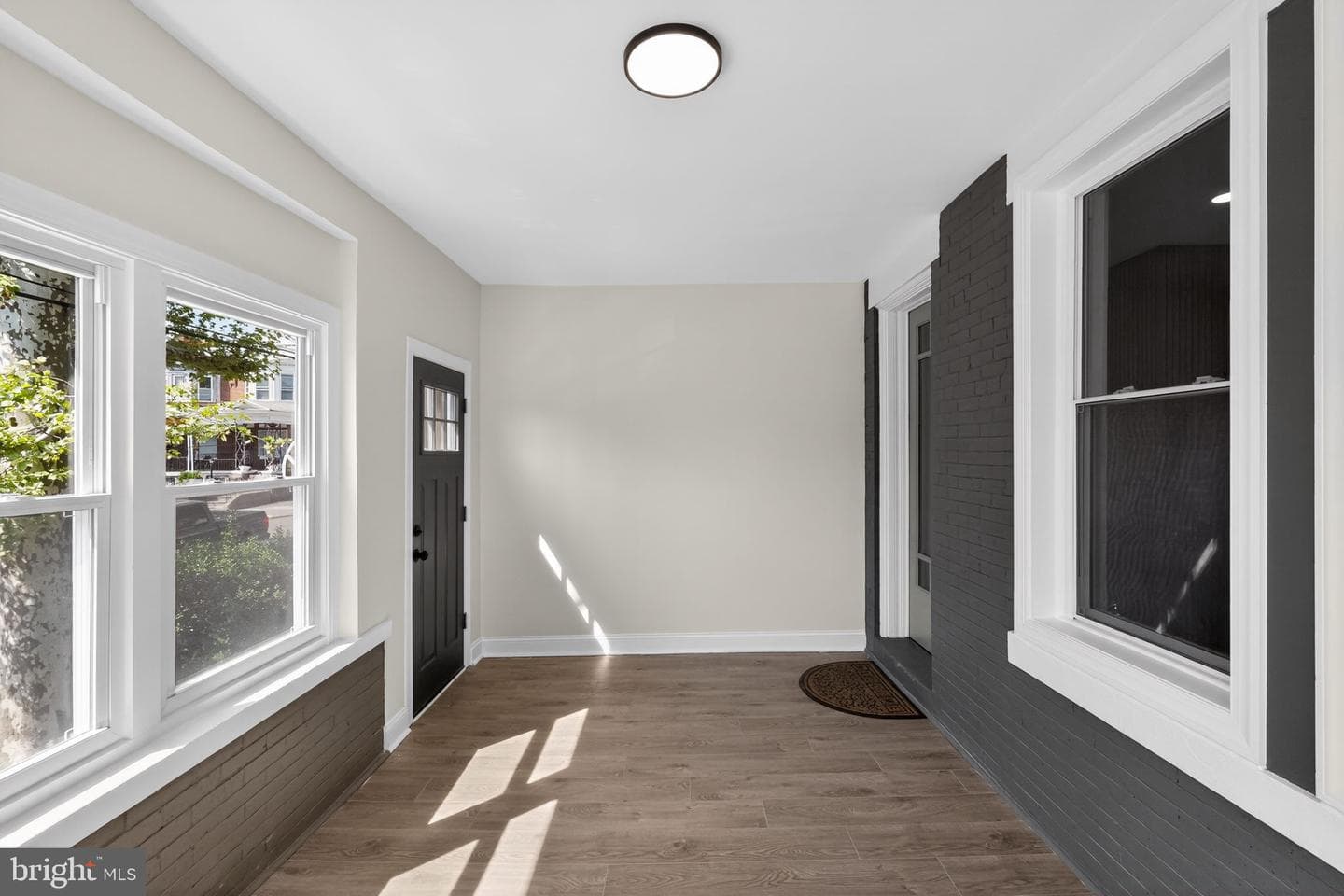 933 S 59th Street photo 2