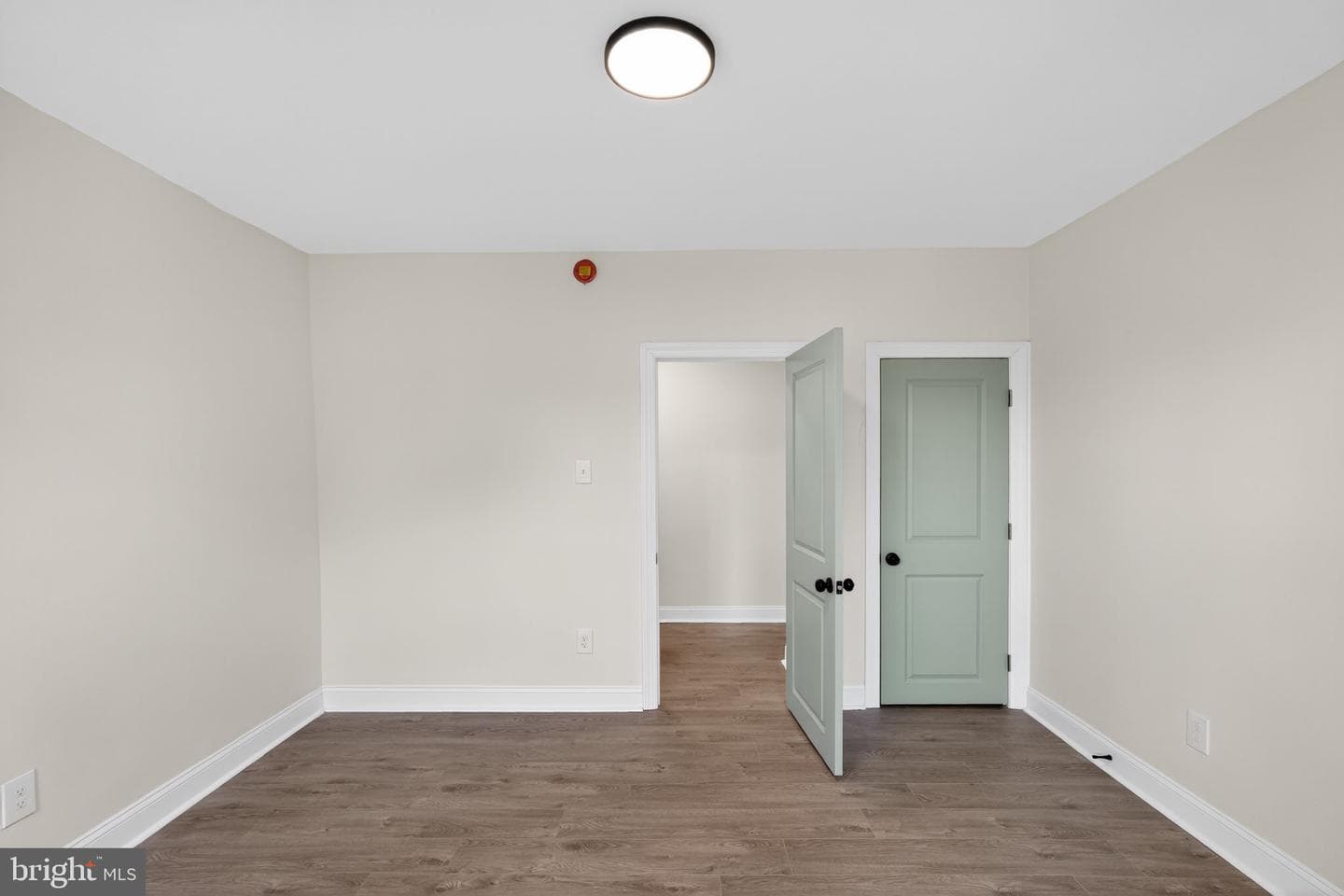 933 S 59th Street photo 22