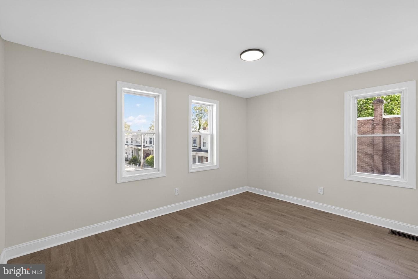 933 S 59th Street photo 23