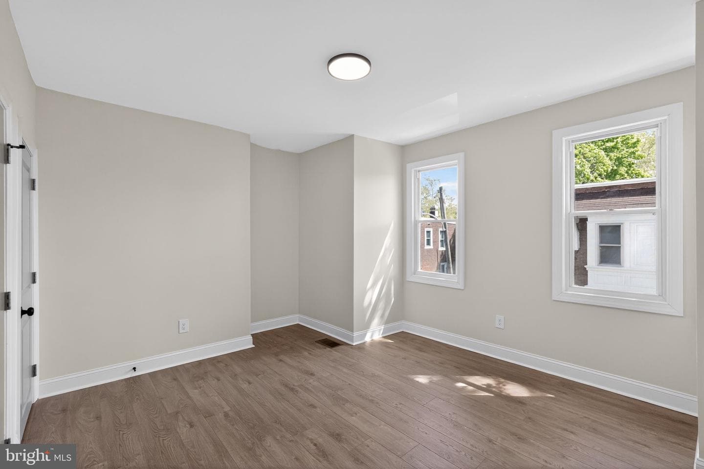 933 S 59th Street photo 24
