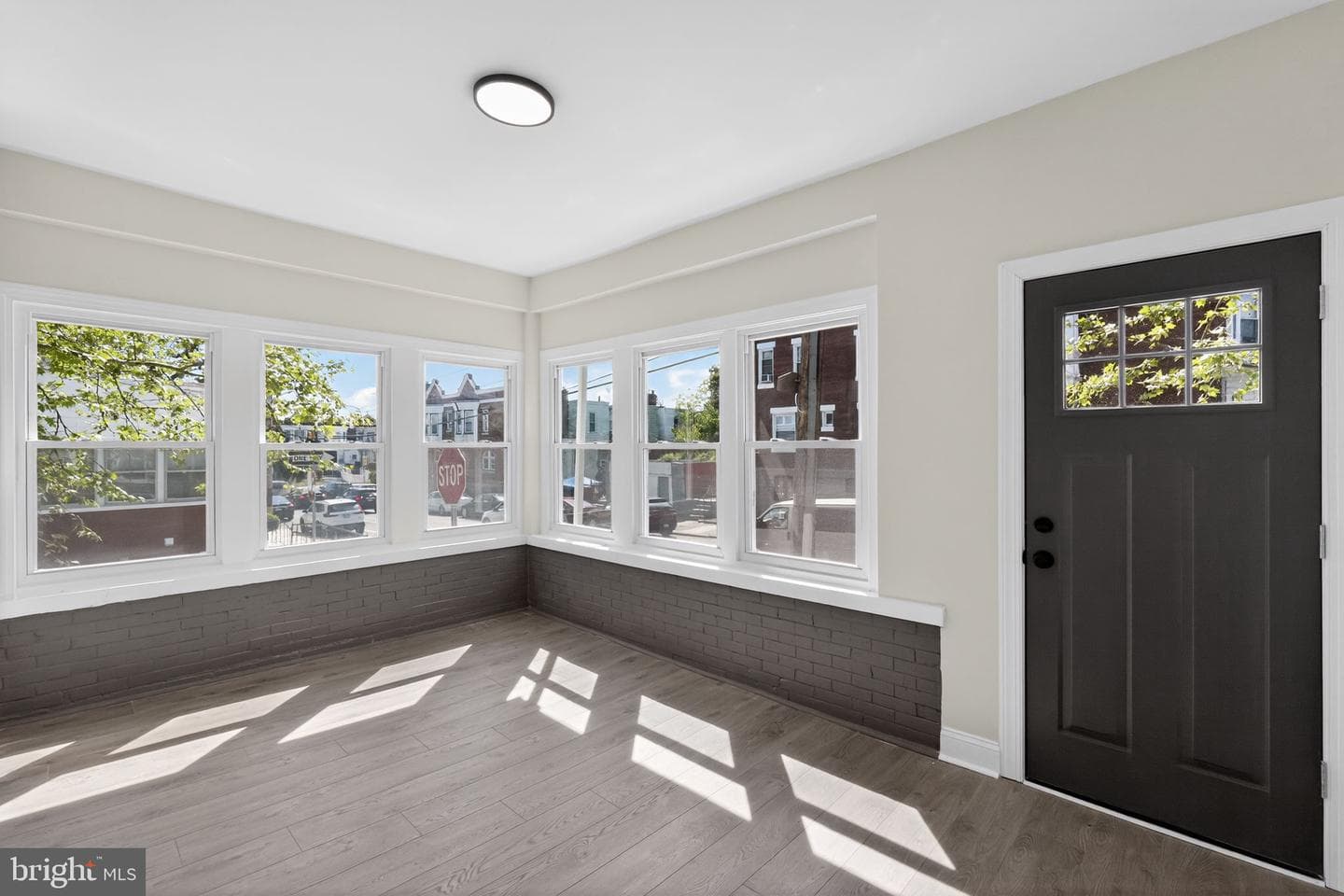 933 S 59th Street photo 3
