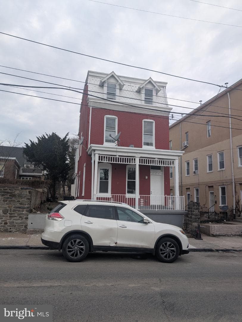 39 E Church Lane photo 1