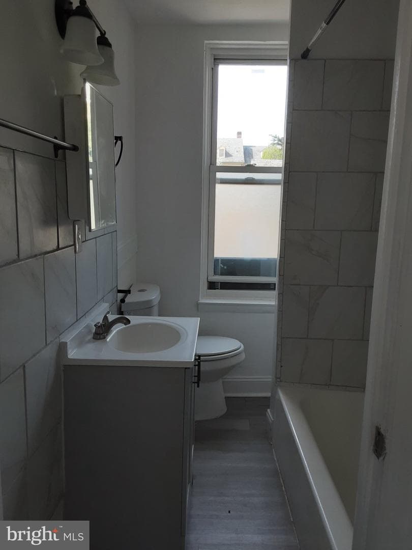 39 E Church Lane photo 6