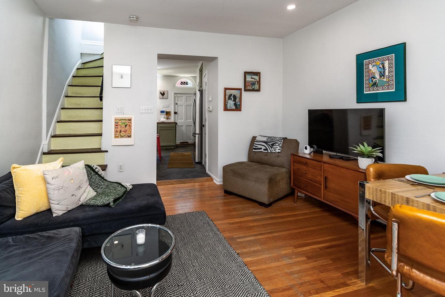 255 Queen Street photo 14