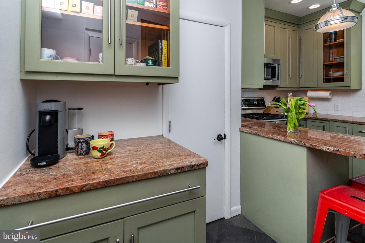 255 Queen Street photo 20