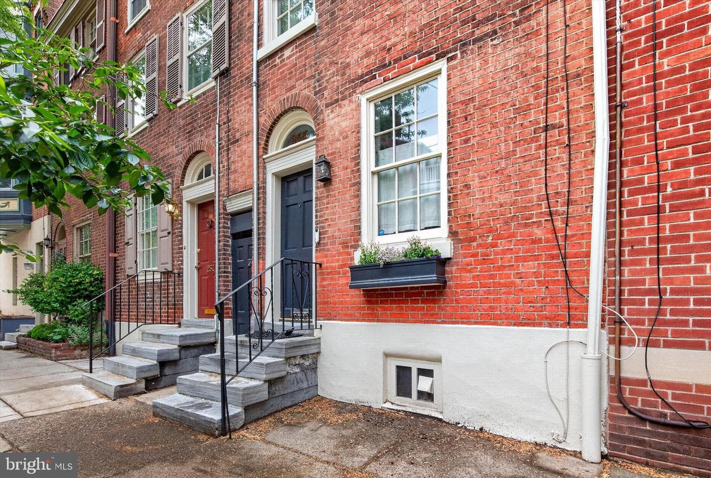 255 Queen Street photo 7