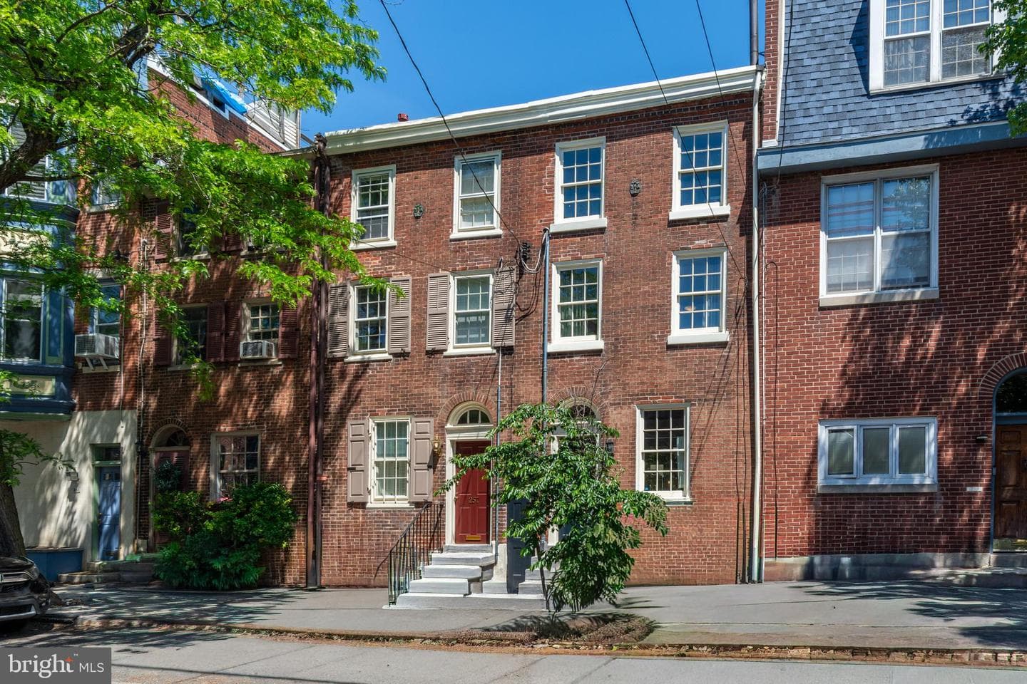255 Queen Street photo 8