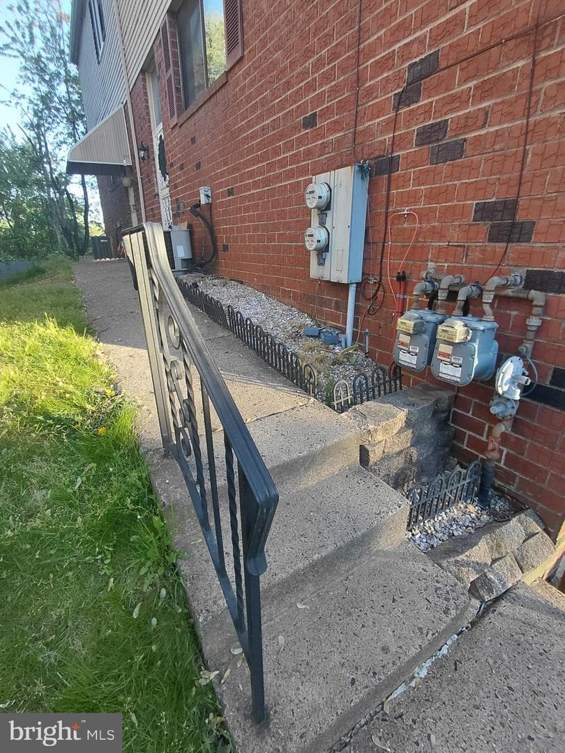 9347 Neil Road #a photo 2