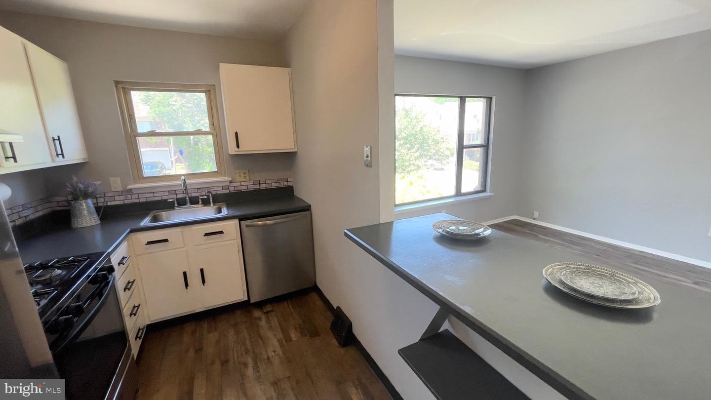 9347 Neil Road #a photo 8