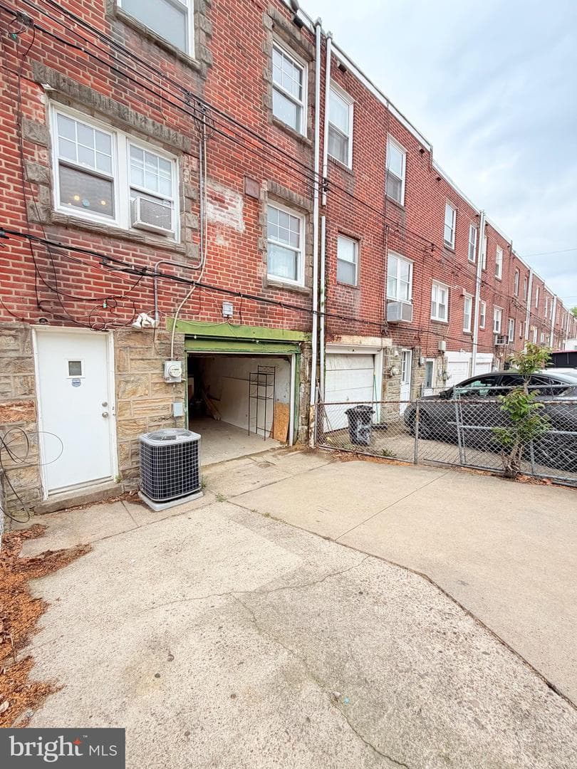 239 Higbee Street photo 19
