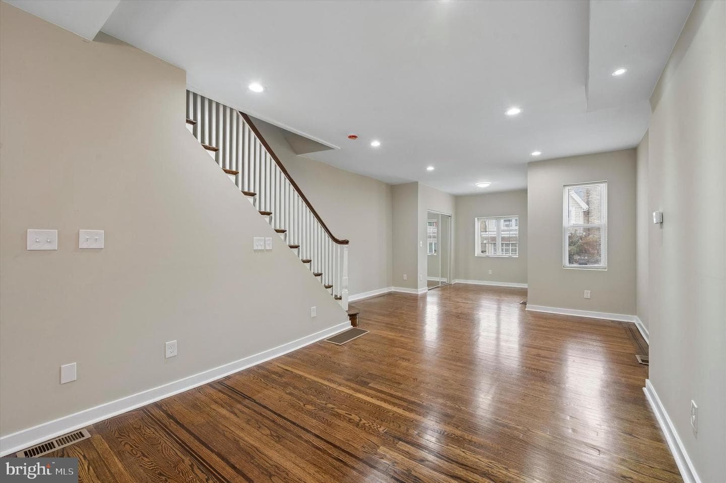 6221 Gardenia Street photo 9
