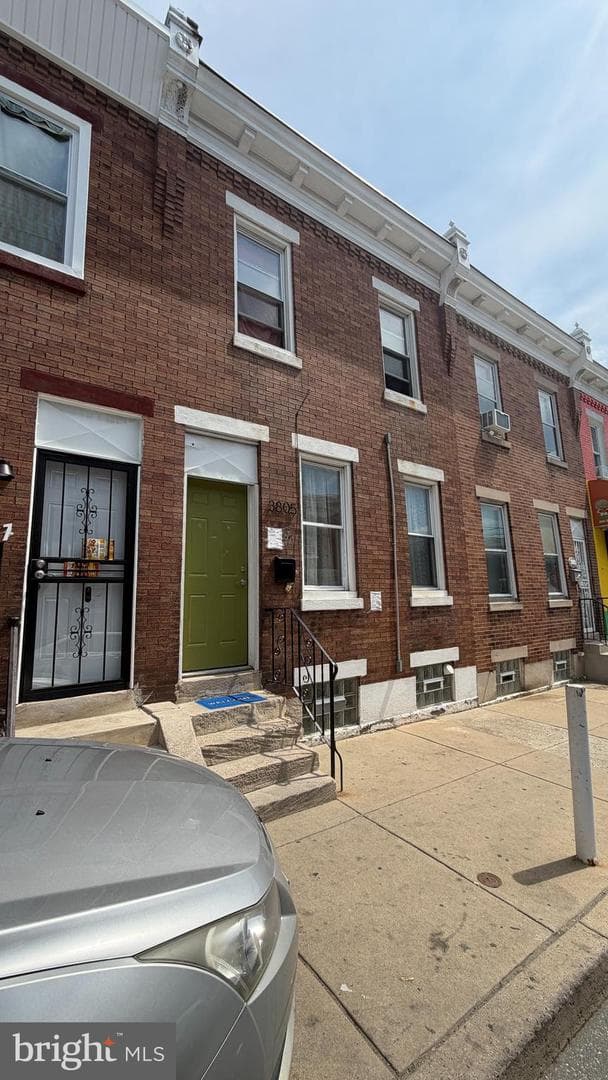 3805 N Darien Street photo 3