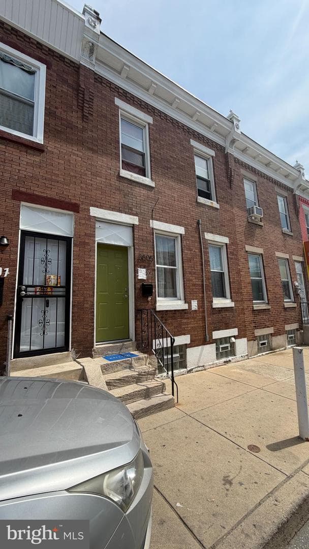 3805 N Darien Street photo 4