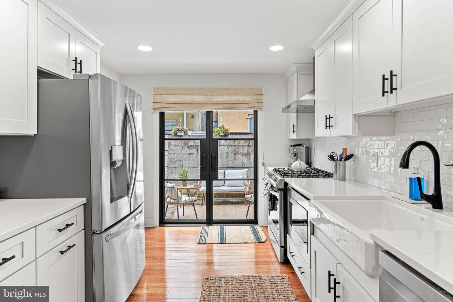 1031 Emily Street photo 4