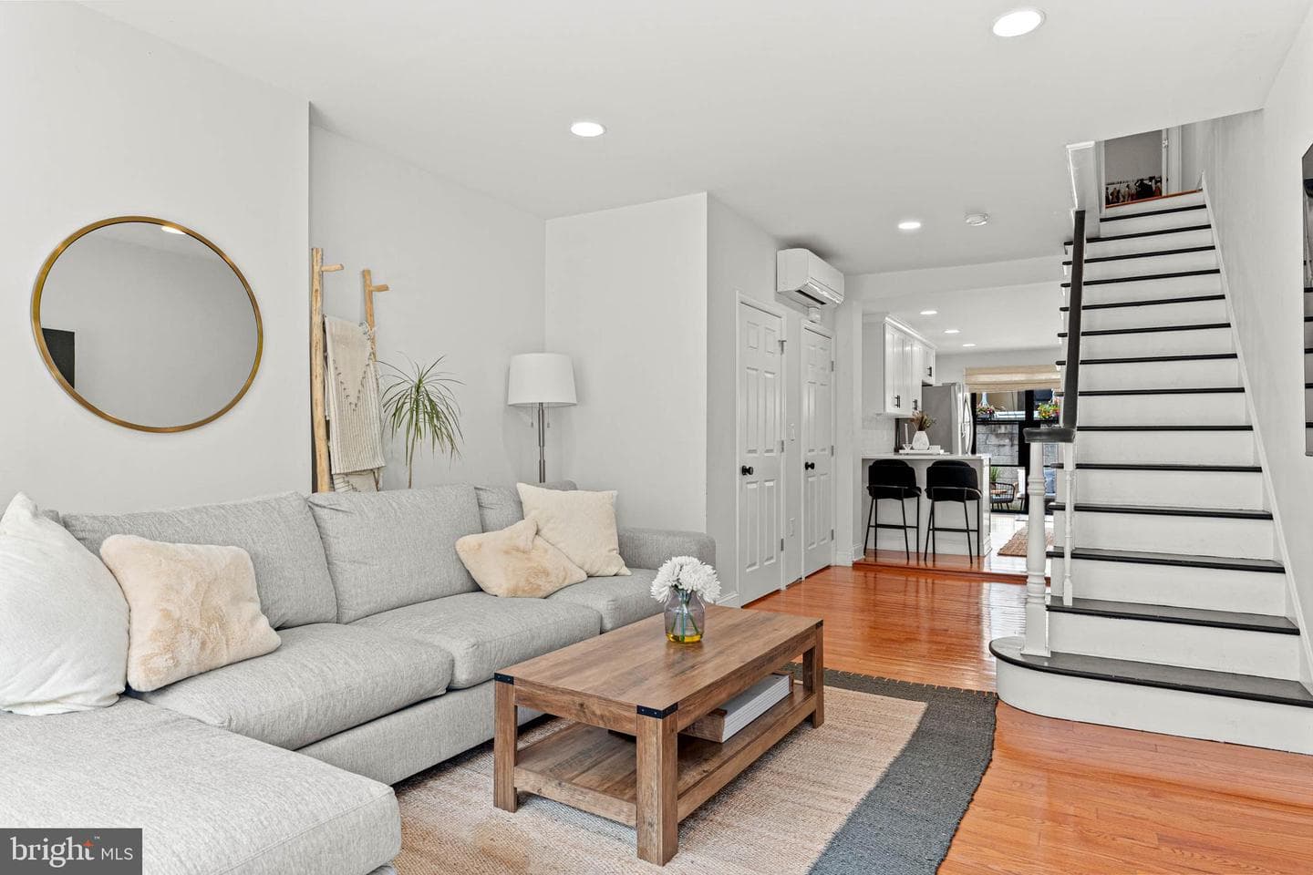 1031 Emily Street photo 5