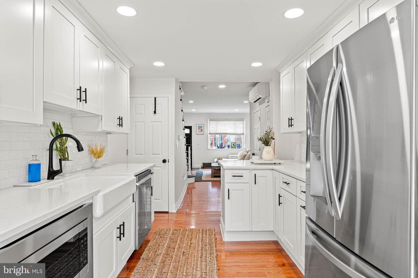 1031 Emily Street photo 6
