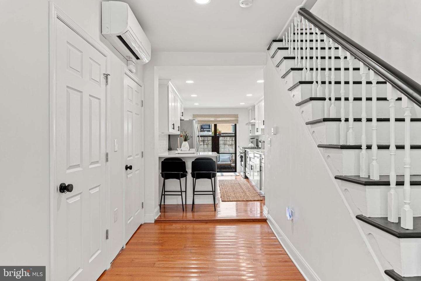 1031 Emily Street photo 9