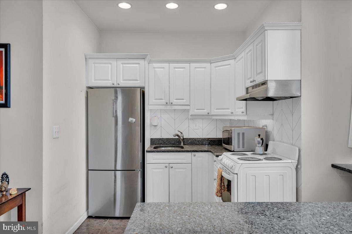 250 S 13th Street #1d photo 12