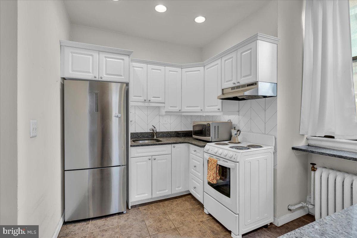 250 S 13th Street #1d photo 13