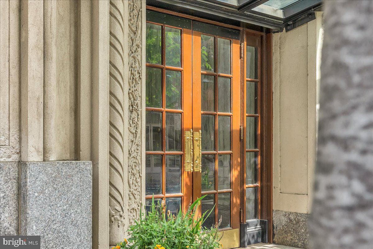 250 S 13th Street #1d photo 4