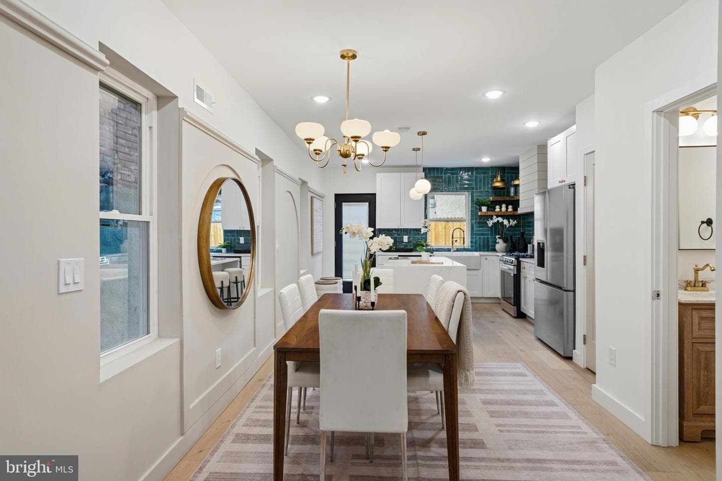 1530 N Lawrence Street photo 2