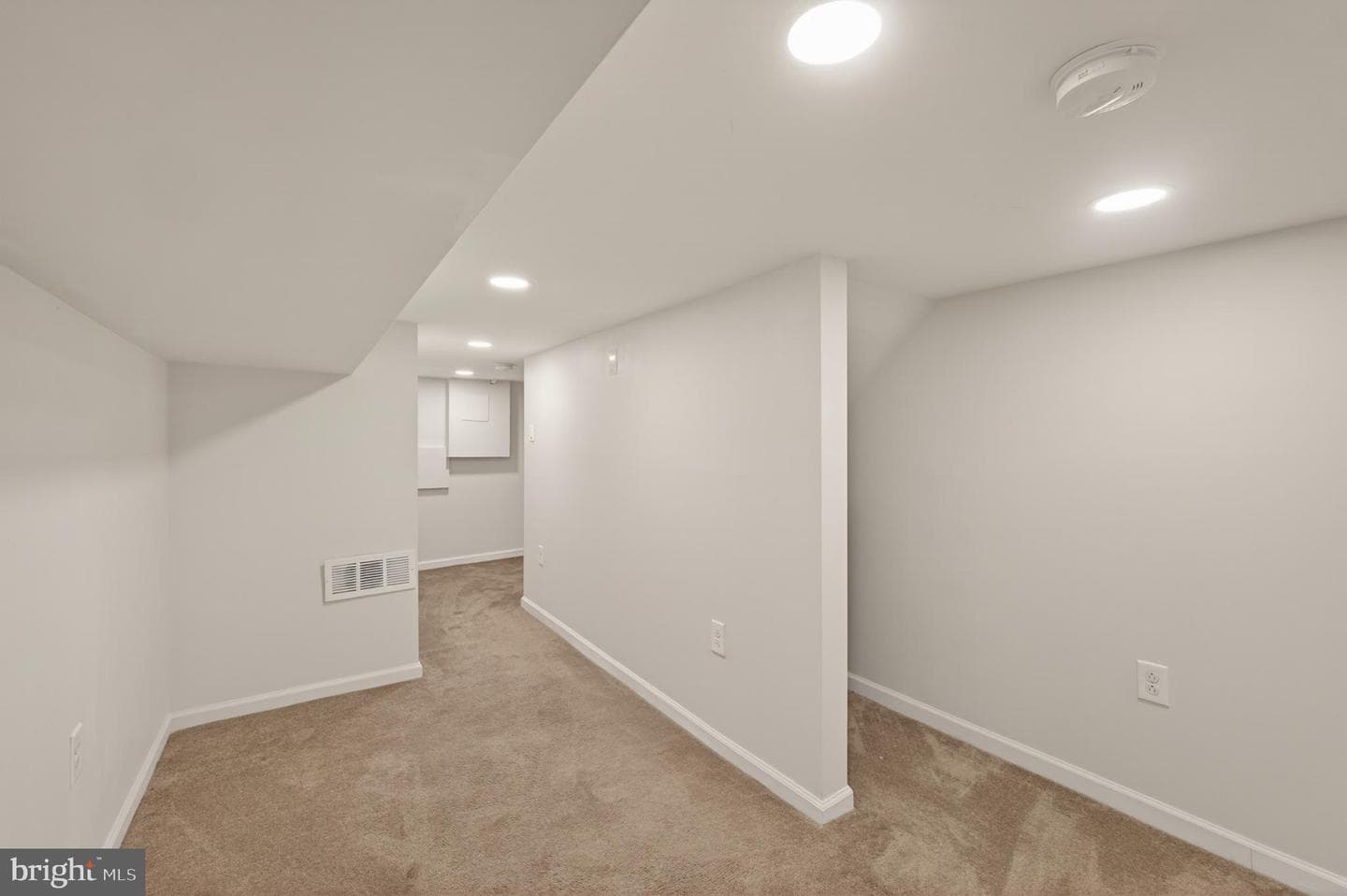 2211 E Harold Street photo 17