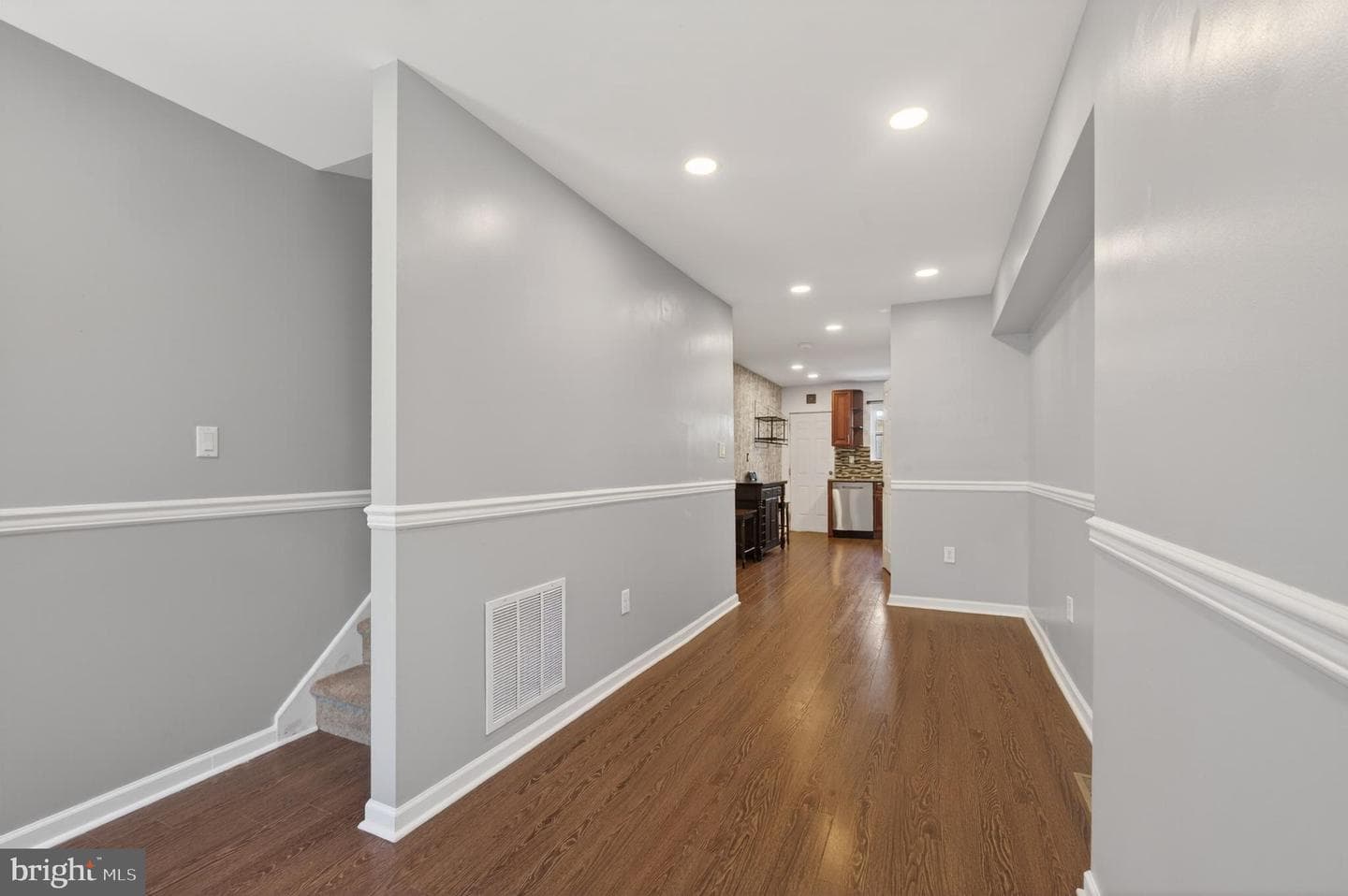 2211 E Harold Street photo 3