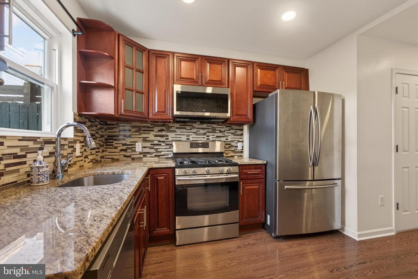 2211 E Harold Street photo 6