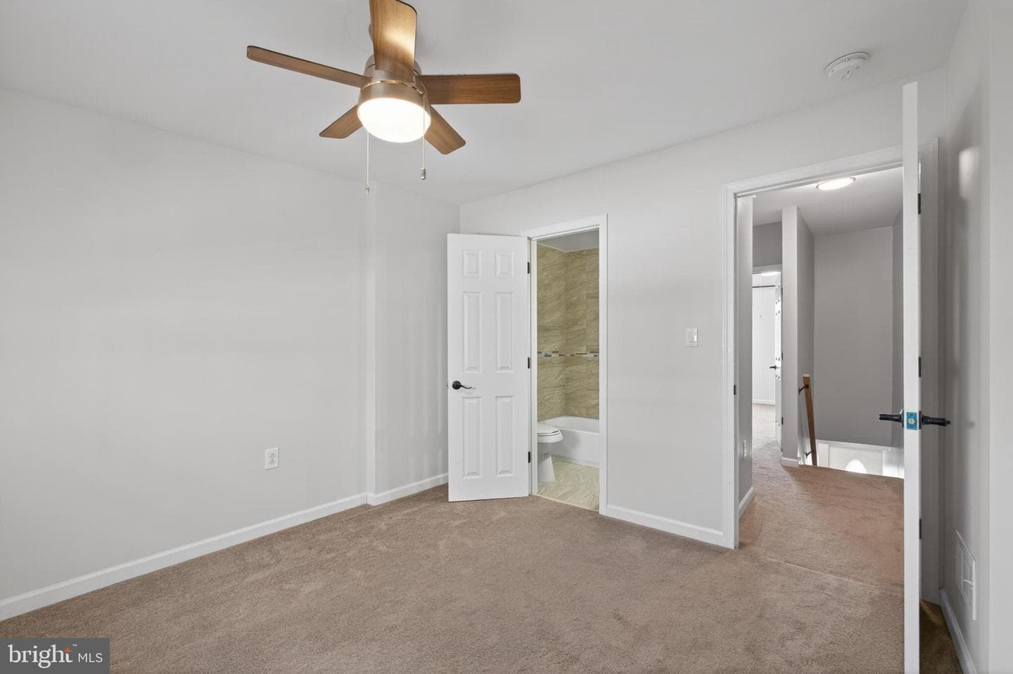 2211 E Harold Street photo 9
