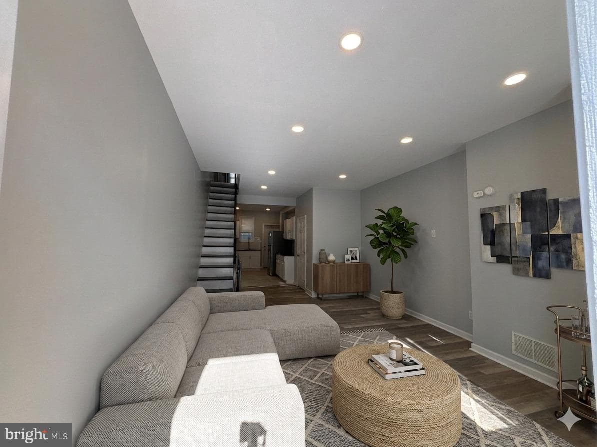 1718 N Dover Street photo 10