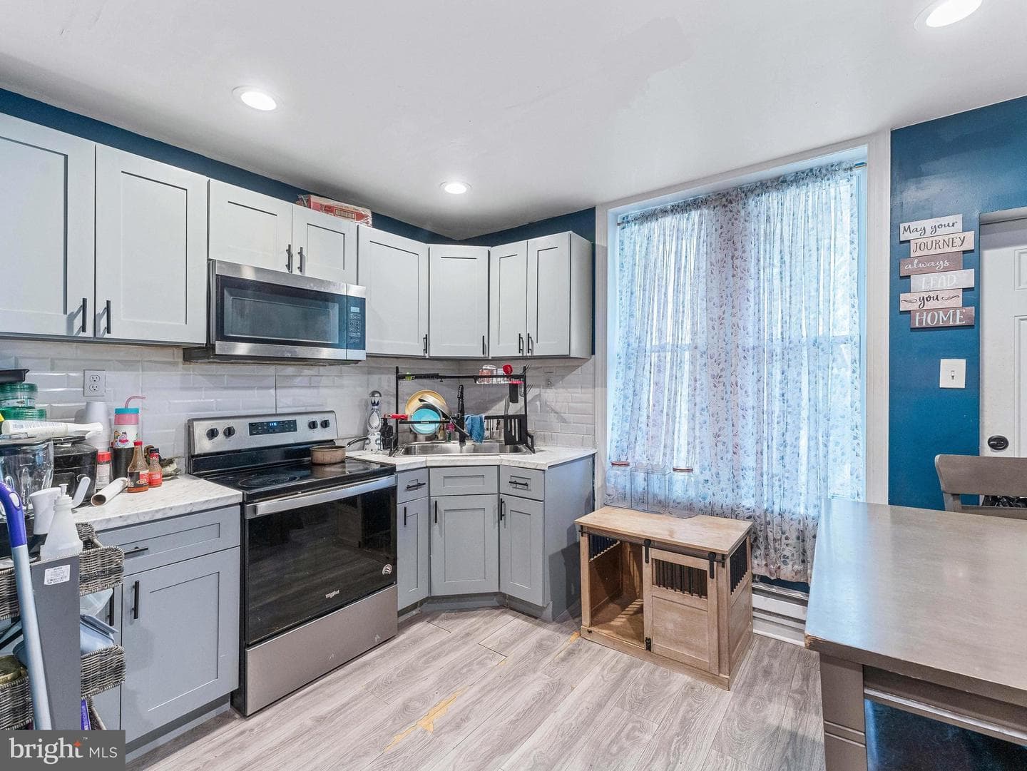 2425 W Oakdale Street photo 4