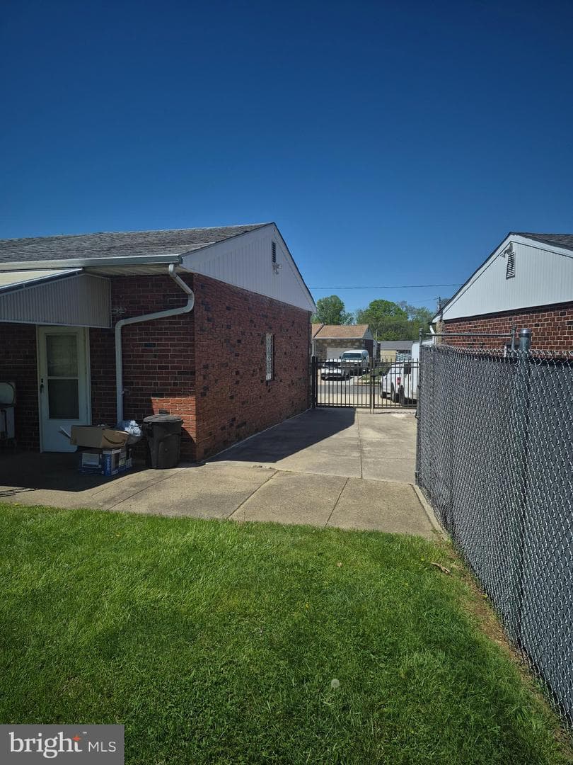 9717 Dedaker Street photo 10