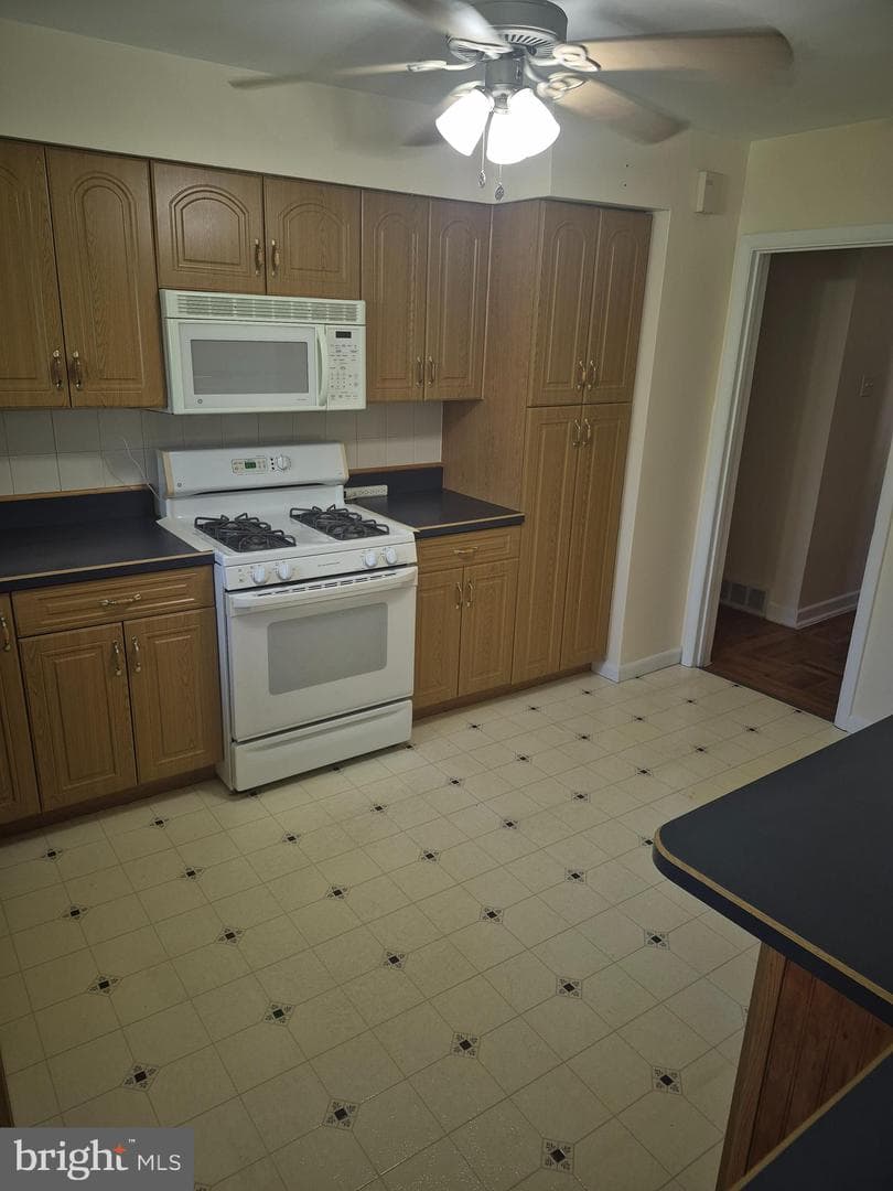 9717 Dedaker Street photo 24