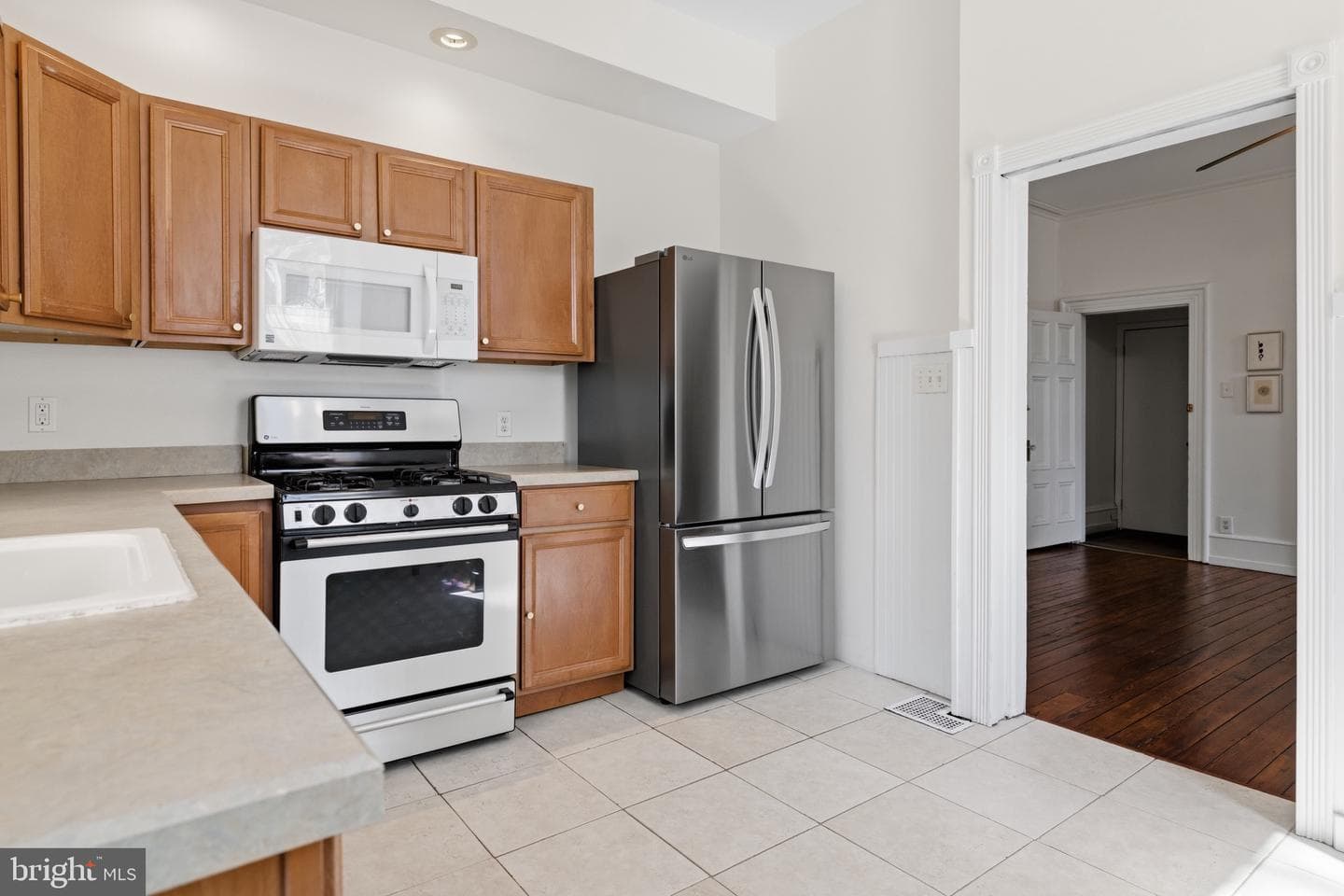 3521-23 Ainslie Street photo 14