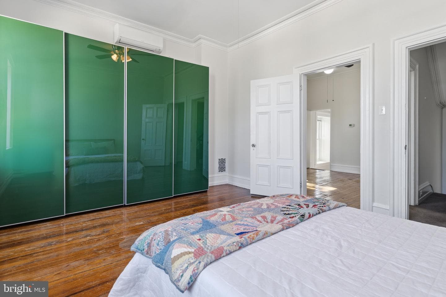 3521-23 Ainslie Street photo 20