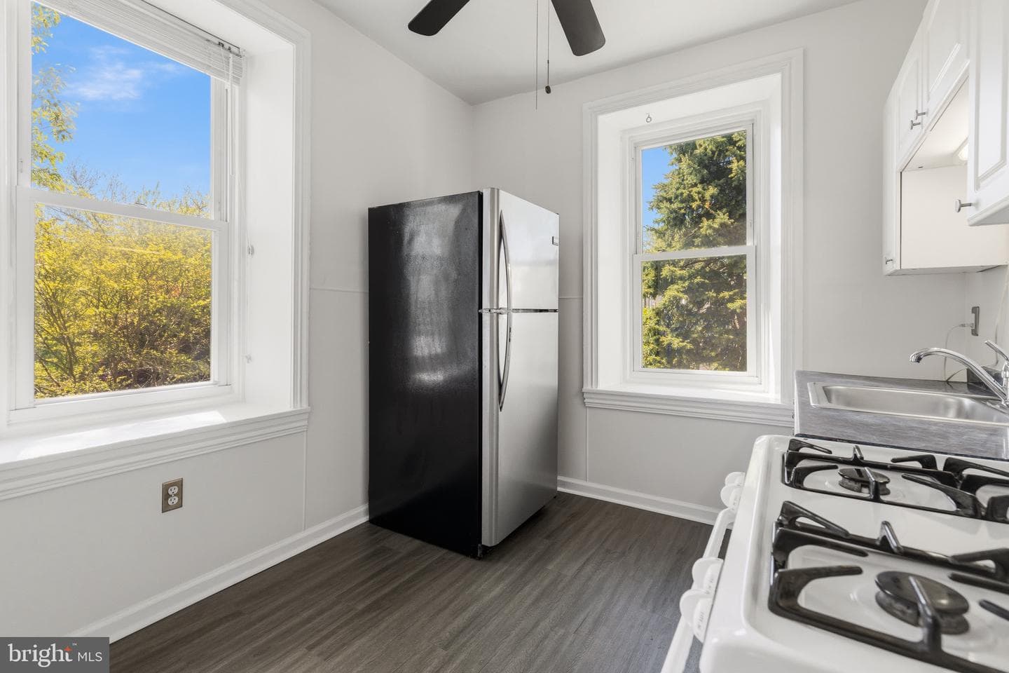 3521-23 Ainslie Street photo 23