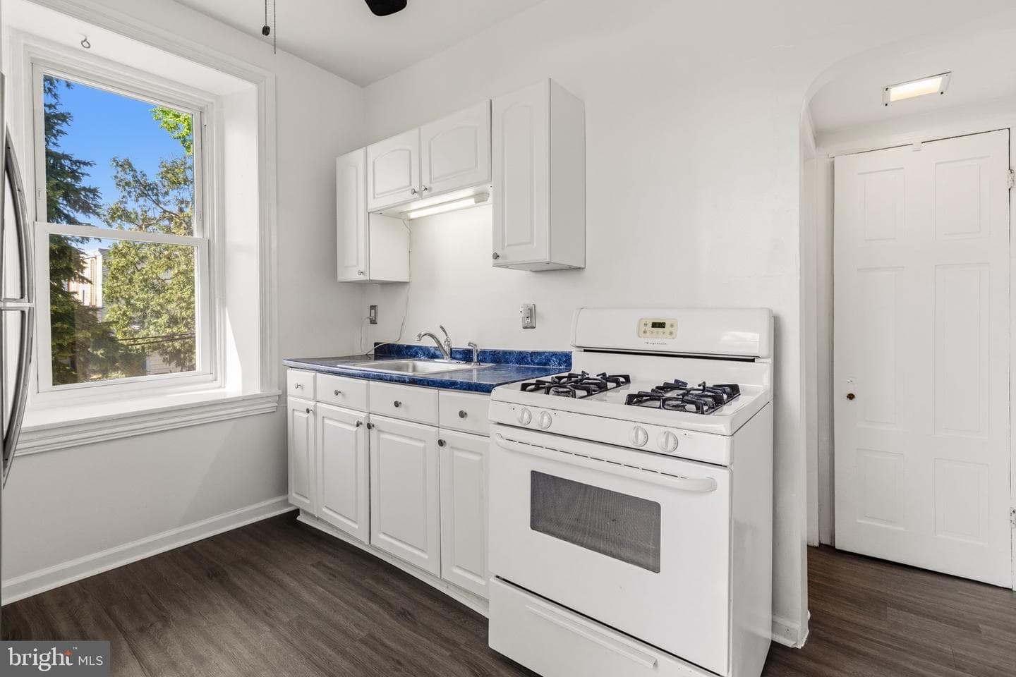 3521-23 Ainslie Street photo 24