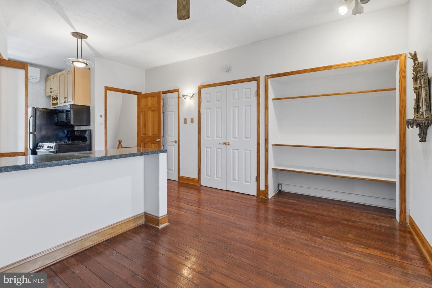 3521-23 Ainslie Street photo 31
