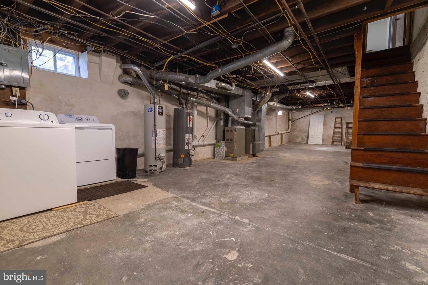 3521-23 Ainslie Street photo 35