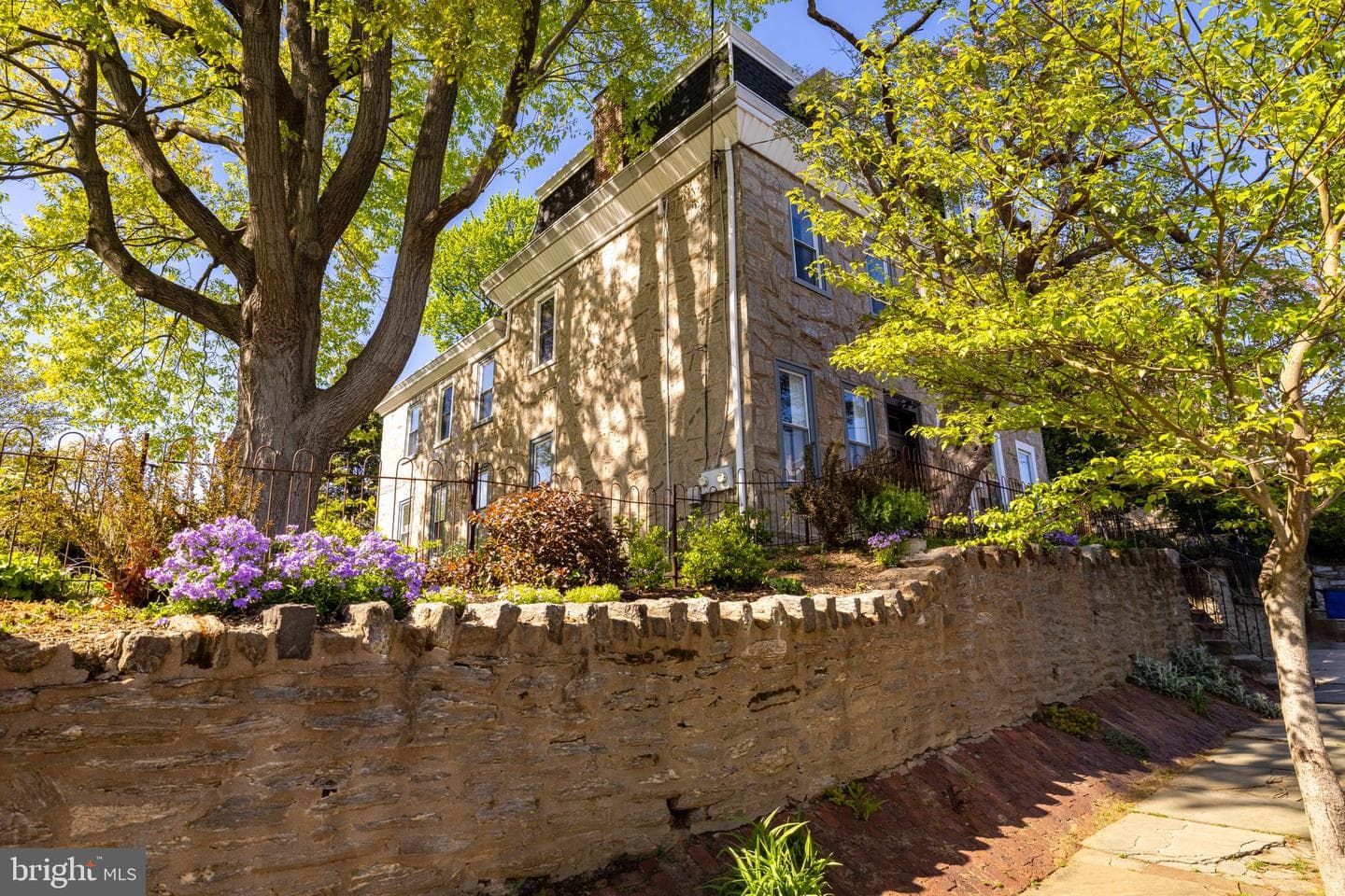 3521-23 Ainslie Street photo 46