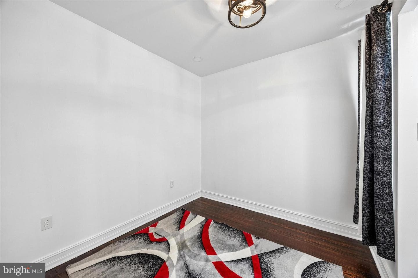 2308 Nicholas Street photo 11