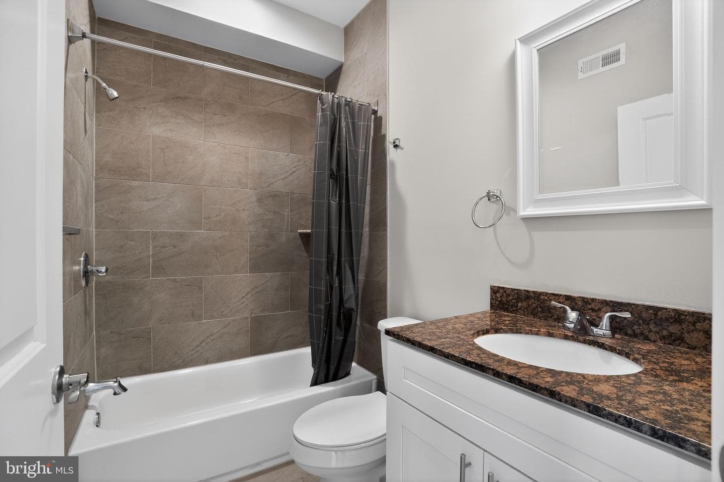 2822 Livingston Street photo 22