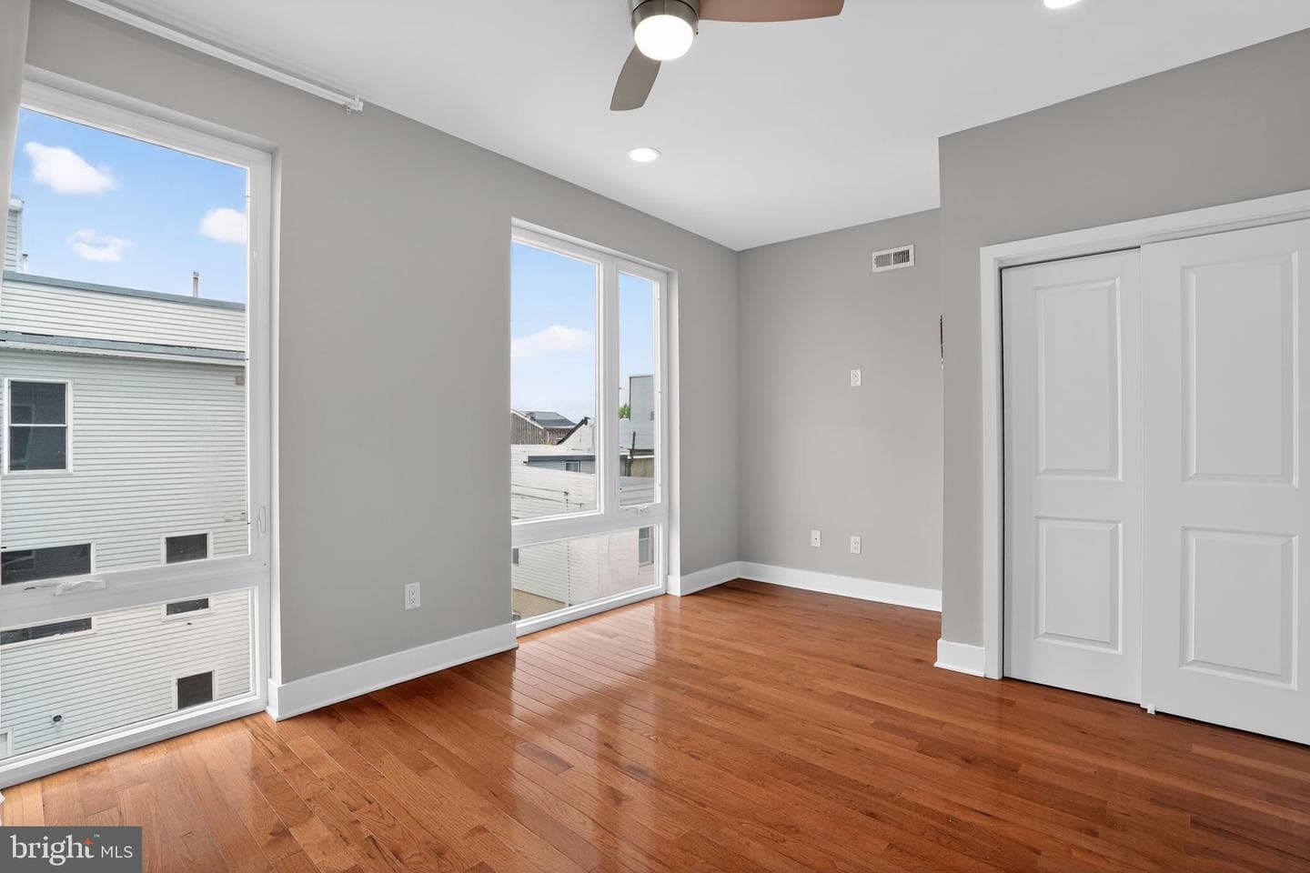 2822 Livingston Street photo 34