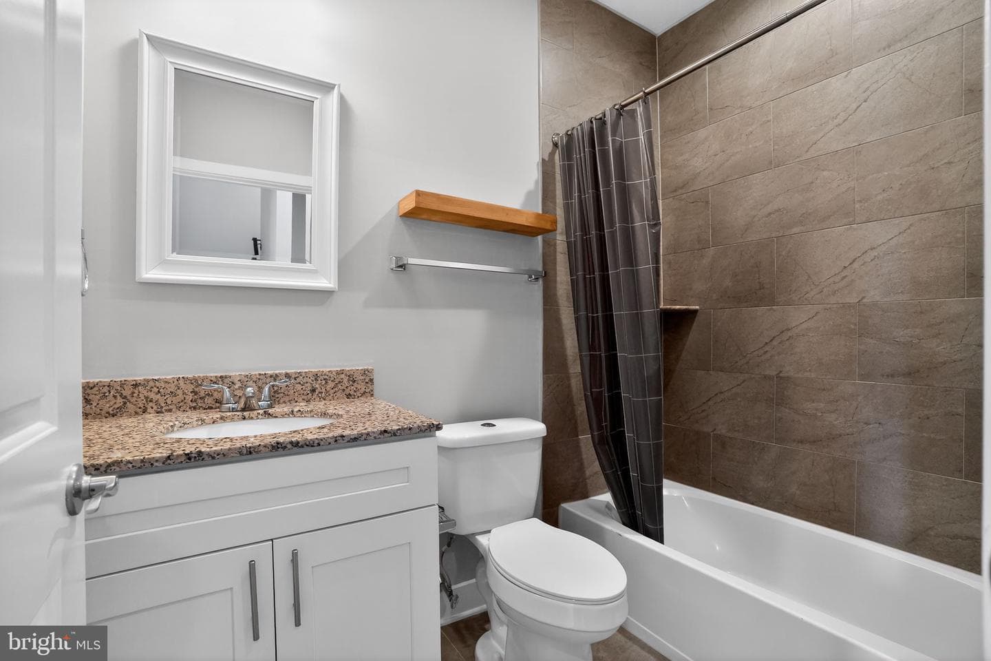 2822 Livingston Street photo 36