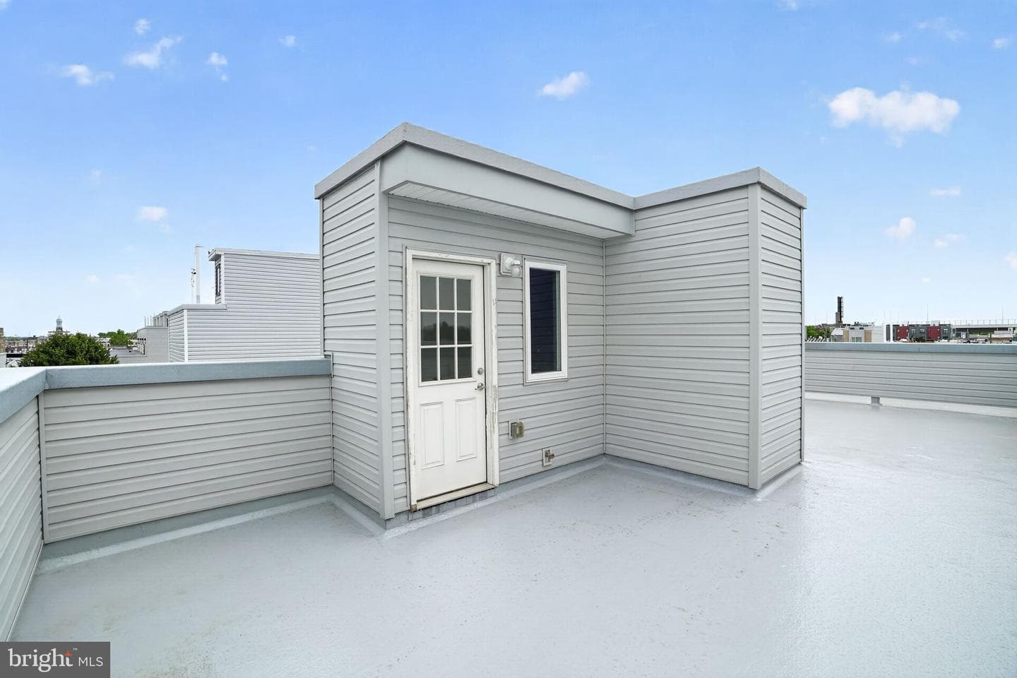 2822 Livingston Street photo 40