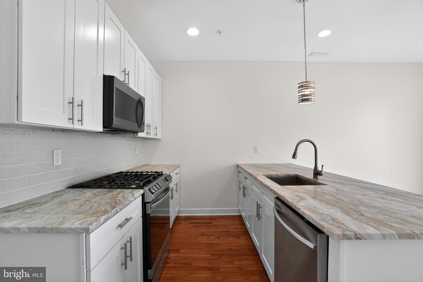 2822 Livingston Street photo 8