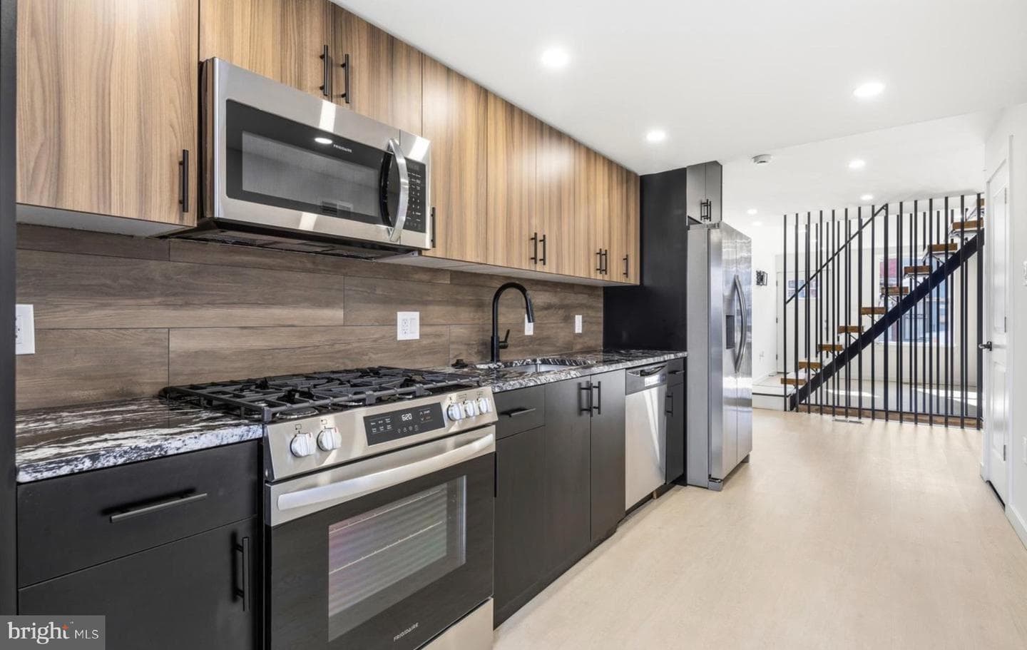 1819 E Albert Street photo 5